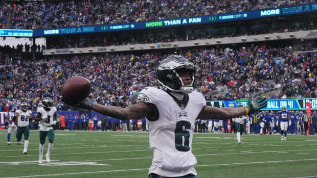DeVonta Smith celebrates his 41-yard TD vs. Giants